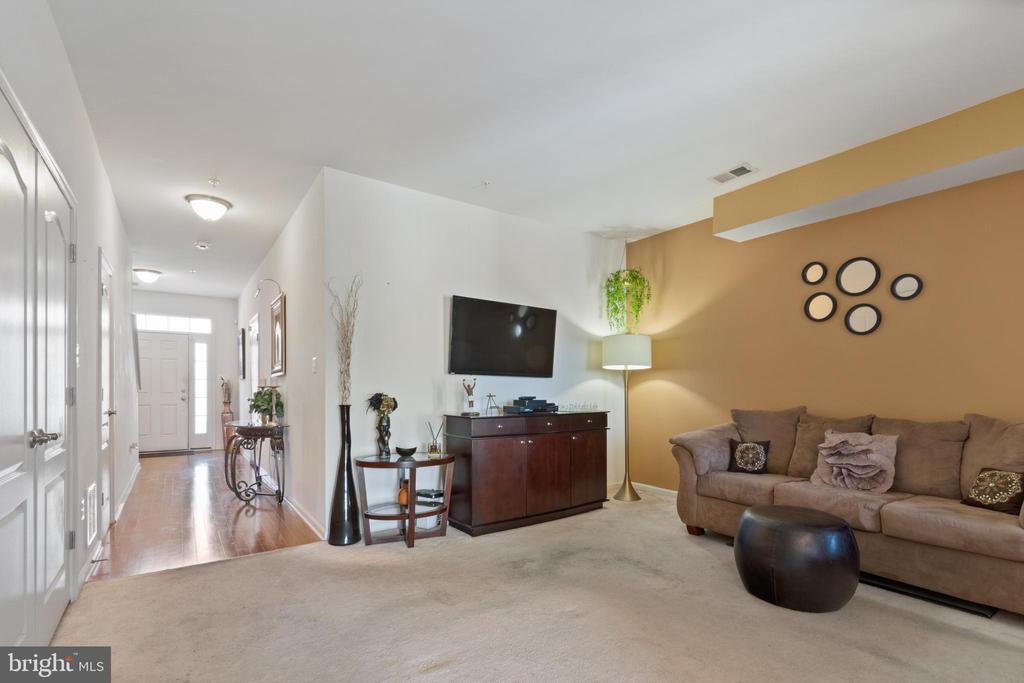 6220 MCKAY CIRCLE