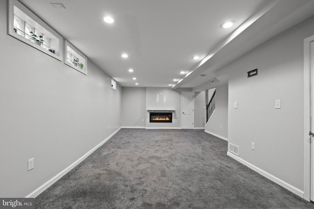 5709 VAN DYKE ROAD