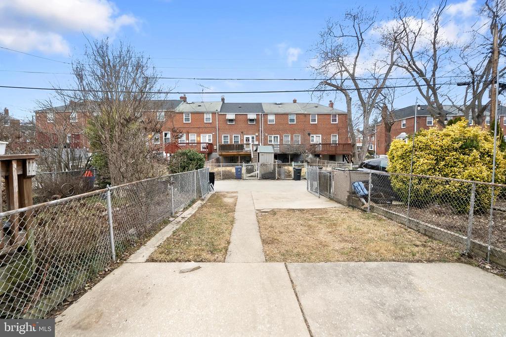 1614 HARDWICK ROAD