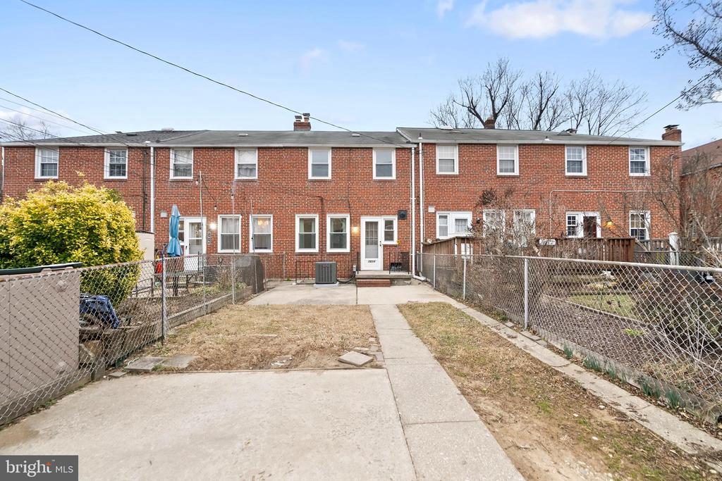 1614 HARDWICK ROAD