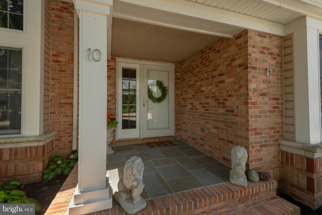 10 BROOKFIELD GARTH