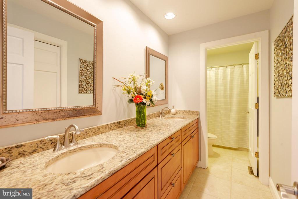 10 BROOKFIELD GARTH