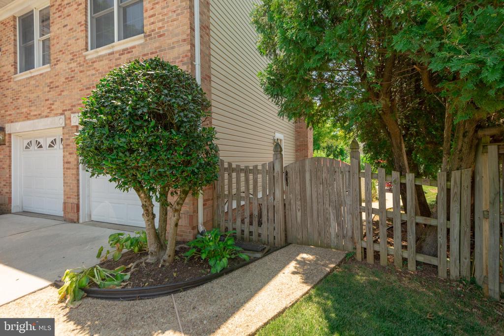 10 BROOKFIELD GARTH