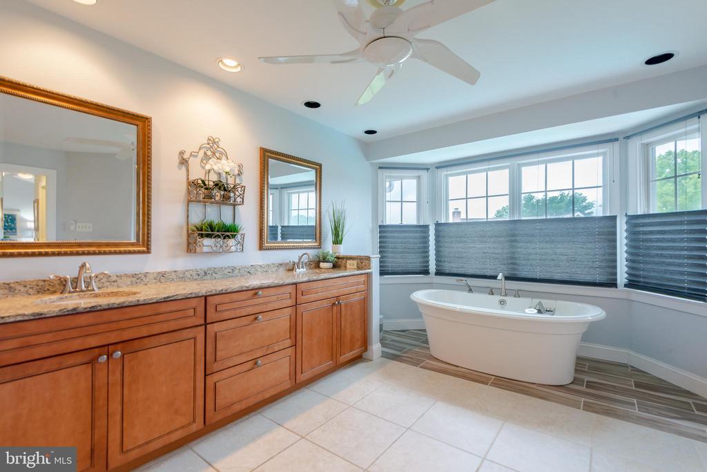 10 BROOKFIELD GARTH