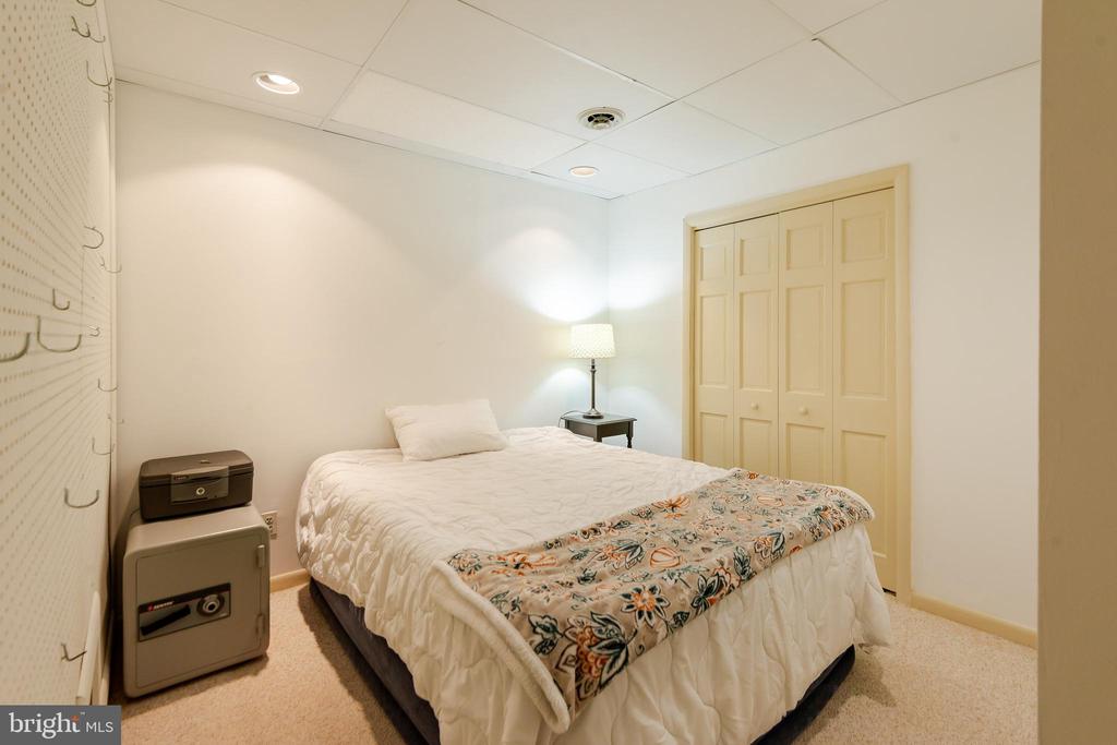 10 BROOKFIELD GARTH