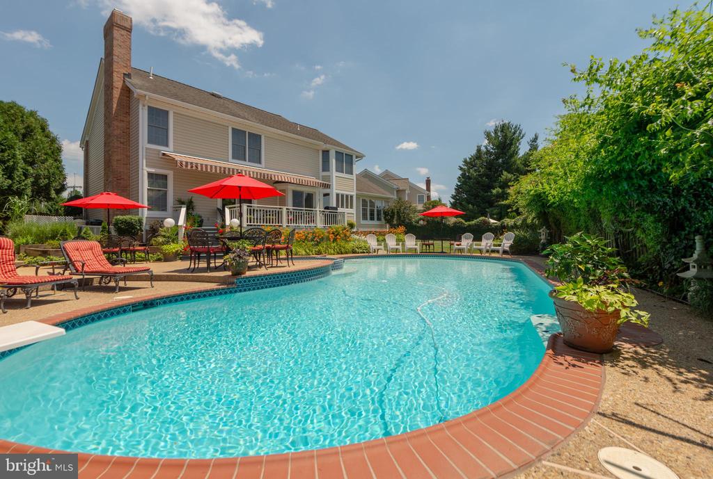 10 BROOKFIELD GARTH