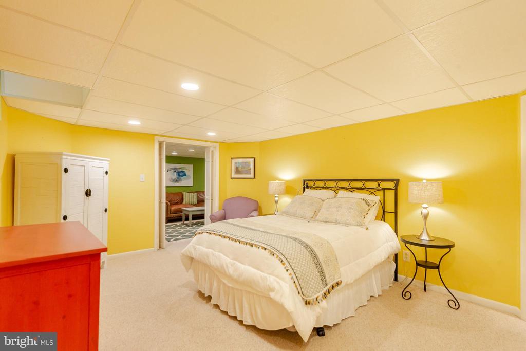 10 BROOKFIELD GARTH