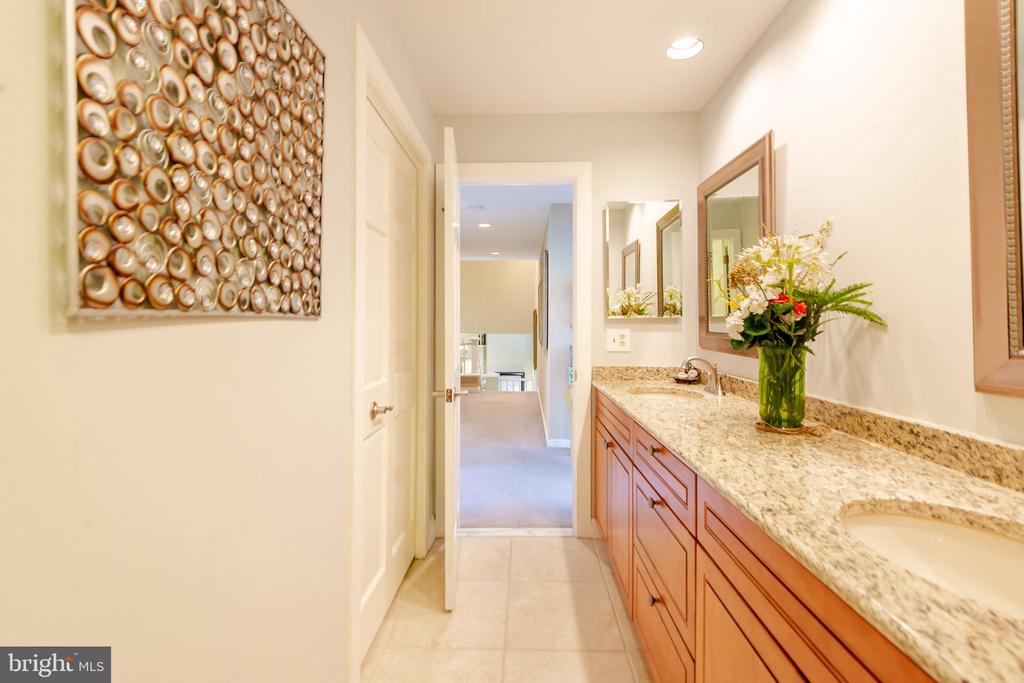 10 BROOKFIELD GARTH