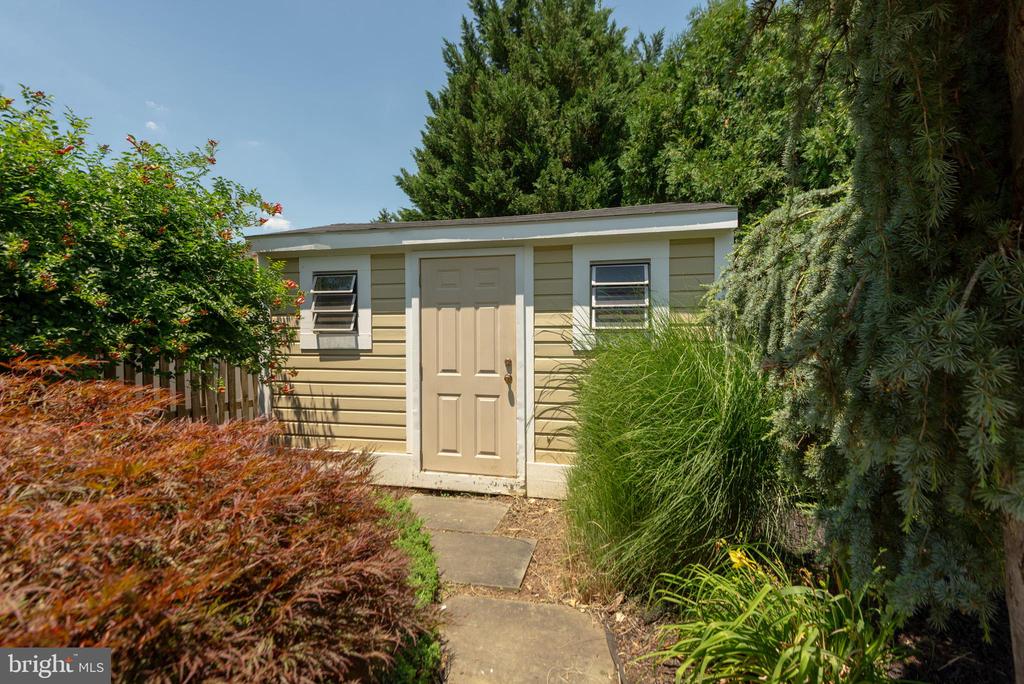 10 BROOKFIELD GARTH