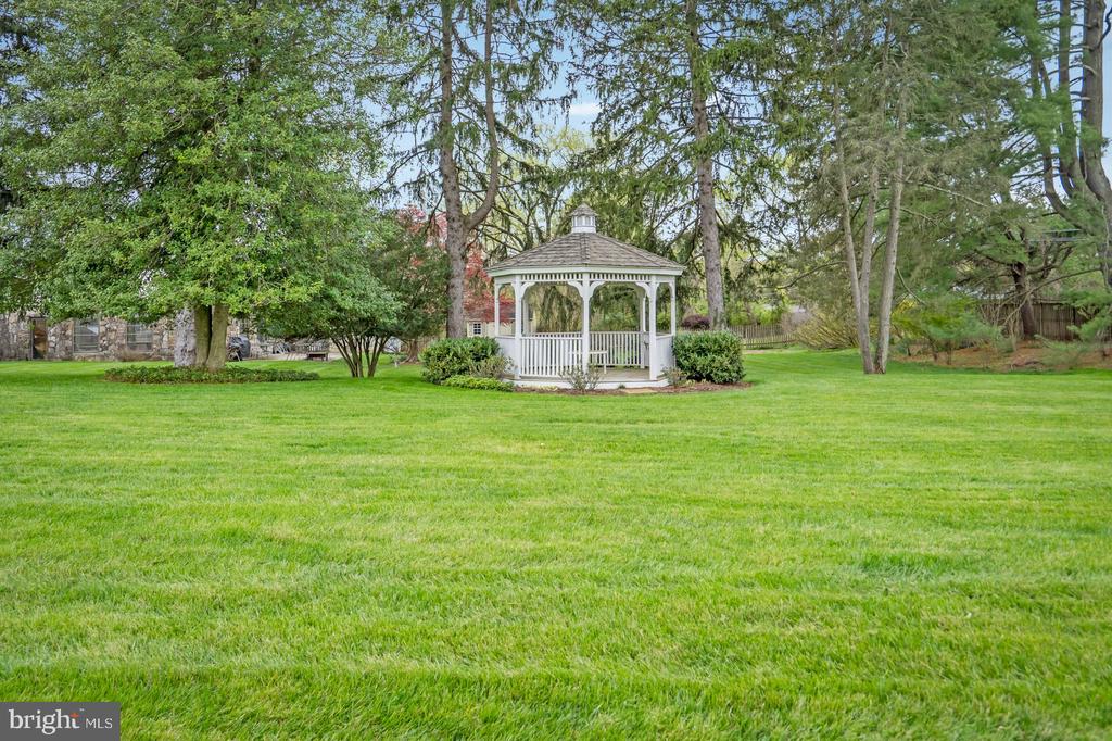 556 VALLEY VIEW ROAD