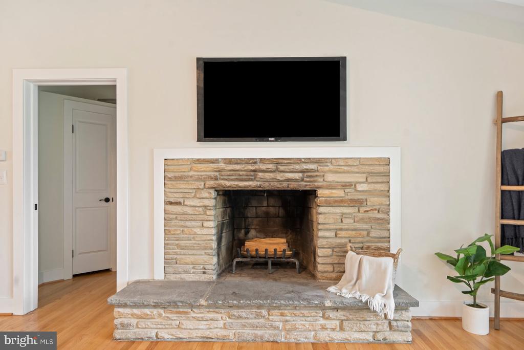 556 VALLEY VIEW ROAD