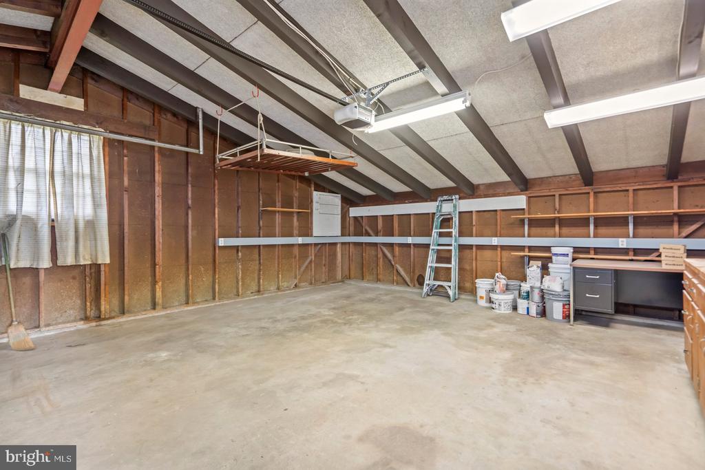 556 VALLEY VIEW ROAD