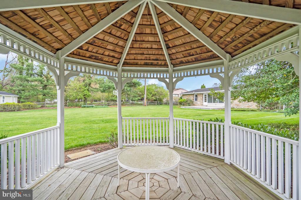 556 VALLEY VIEW ROAD