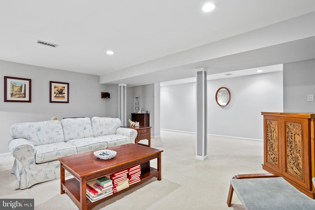 1312 MIDMEADOW ROAD