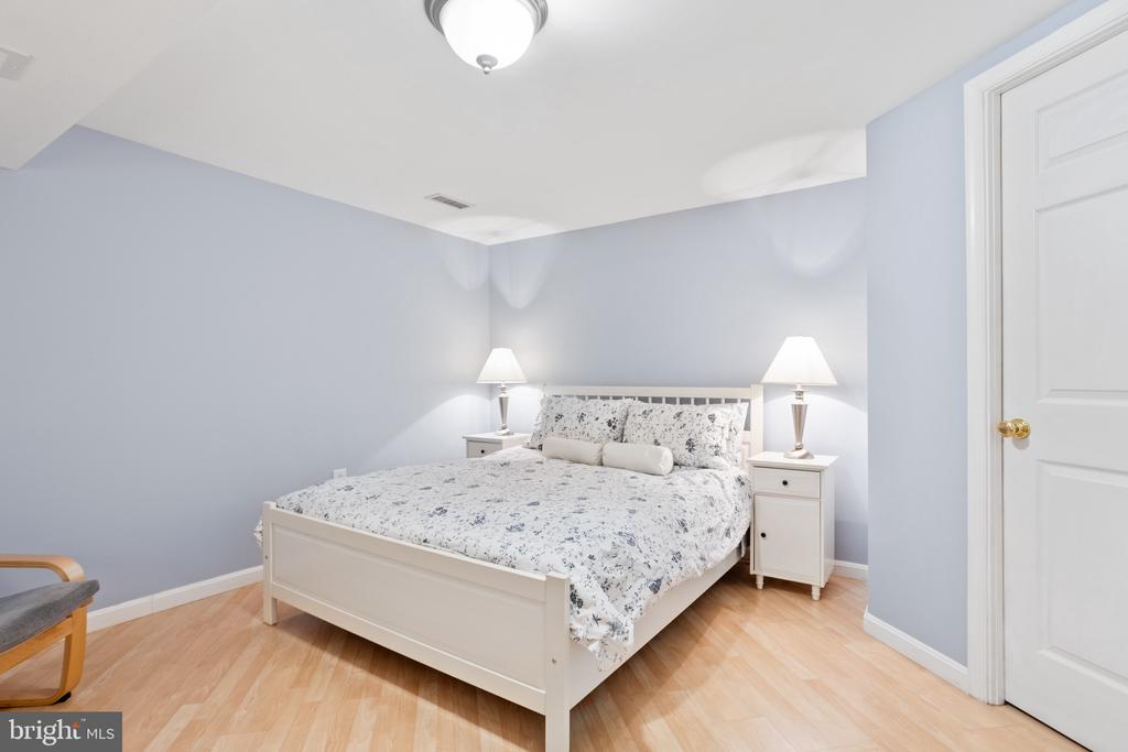 1312 MIDMEADOW ROAD