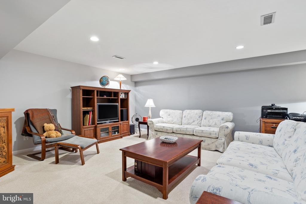 1312 MIDMEADOW ROAD