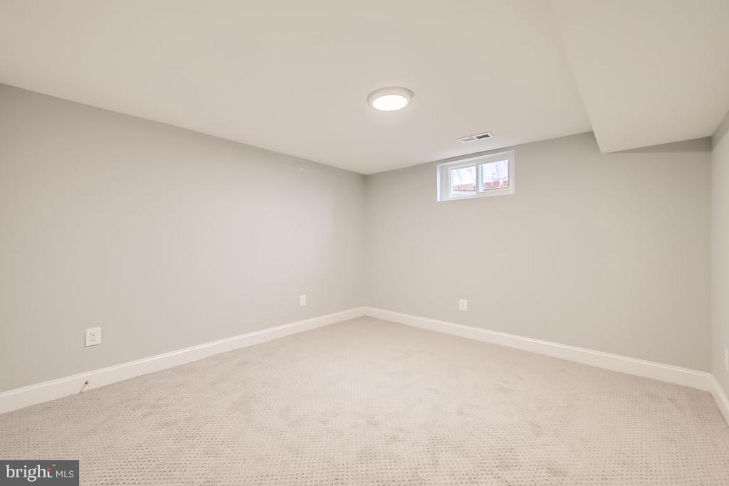 512 STEVENSON LANE