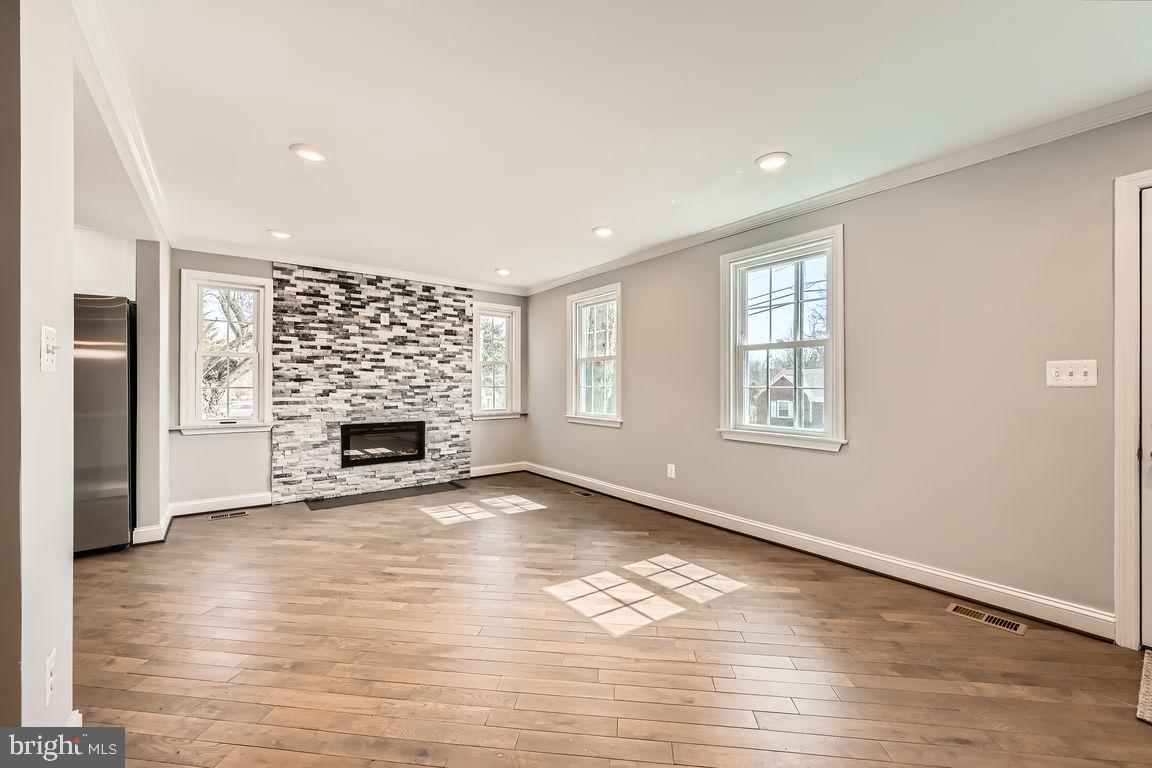 512 STEVENSON LANE