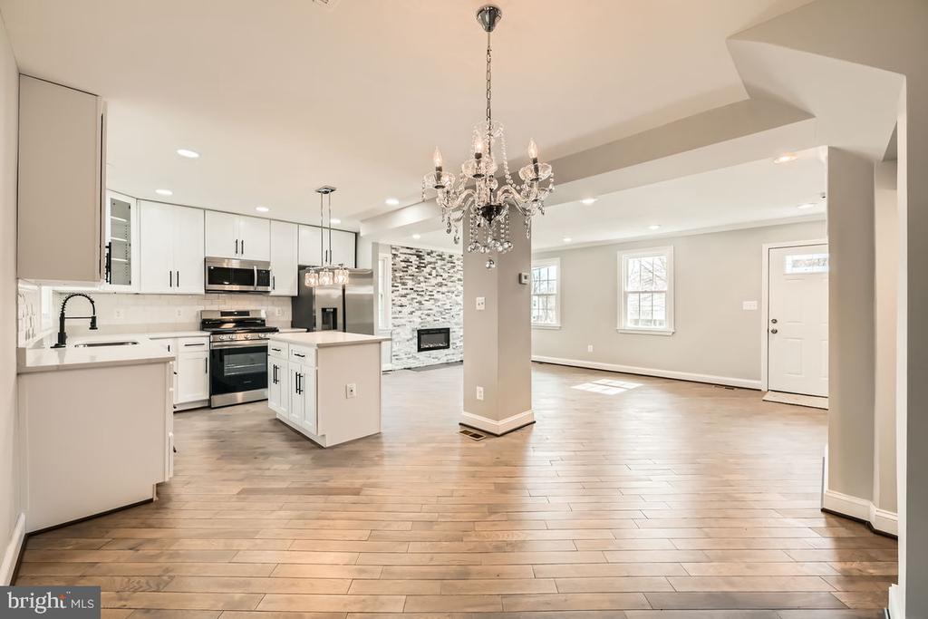 512 STEVENSON LANE