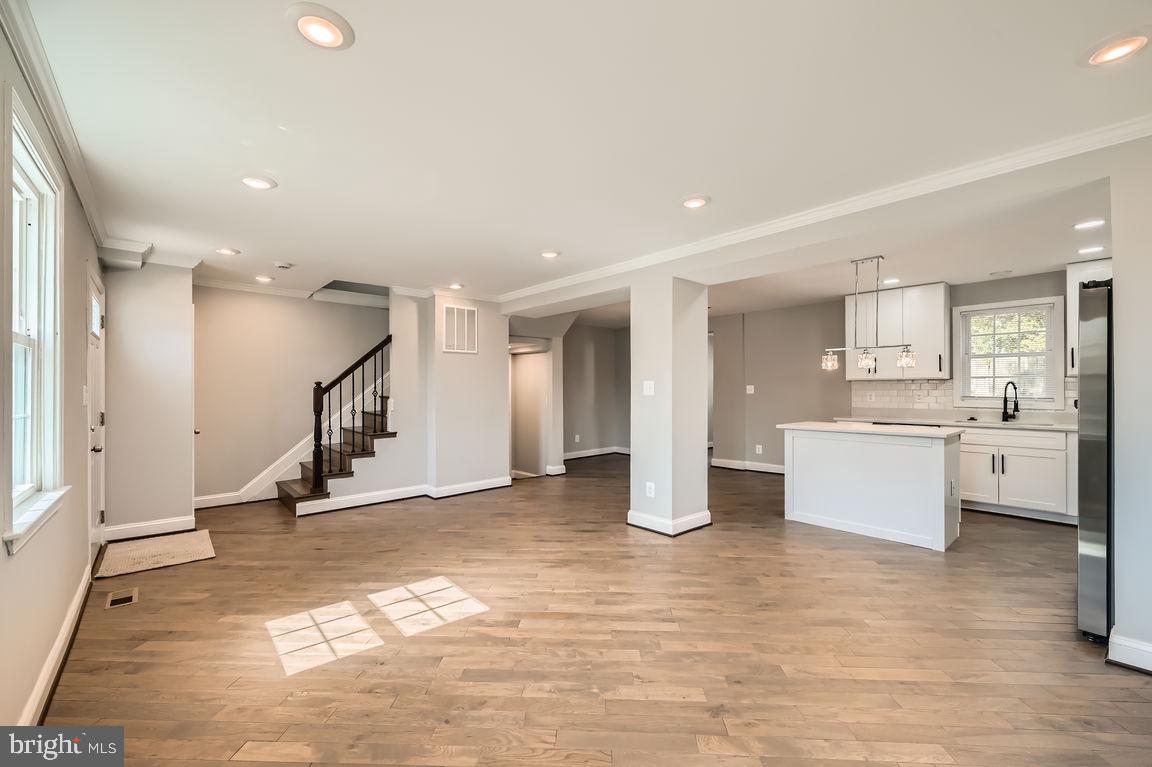 512 STEVENSON LANE