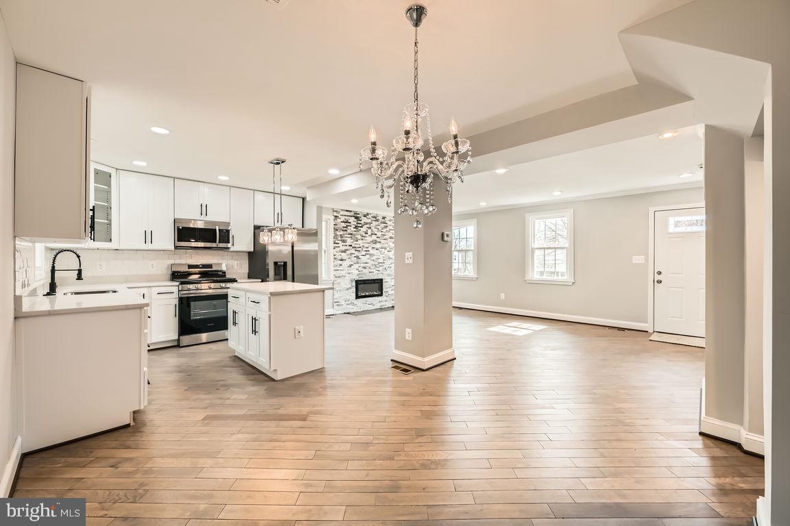 512 STEVENSON LANE