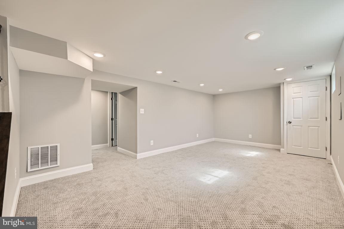 512 STEVENSON LANE