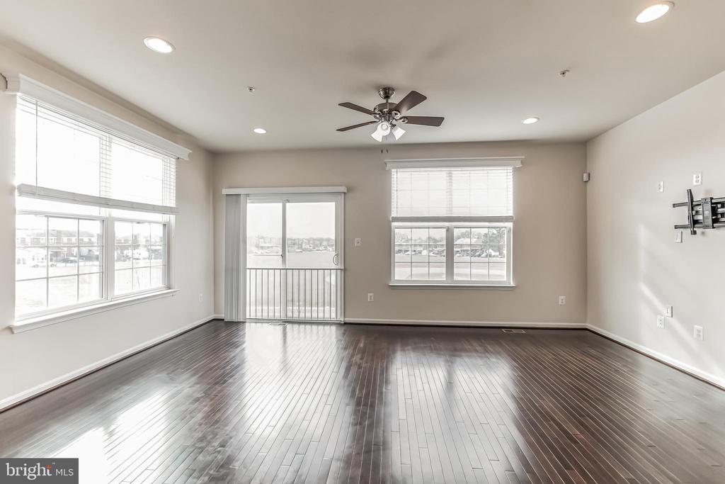 7652 TOWN VIEW DRIVE