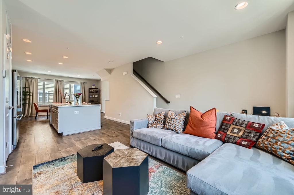 423 E JEFFERSON AVENUE