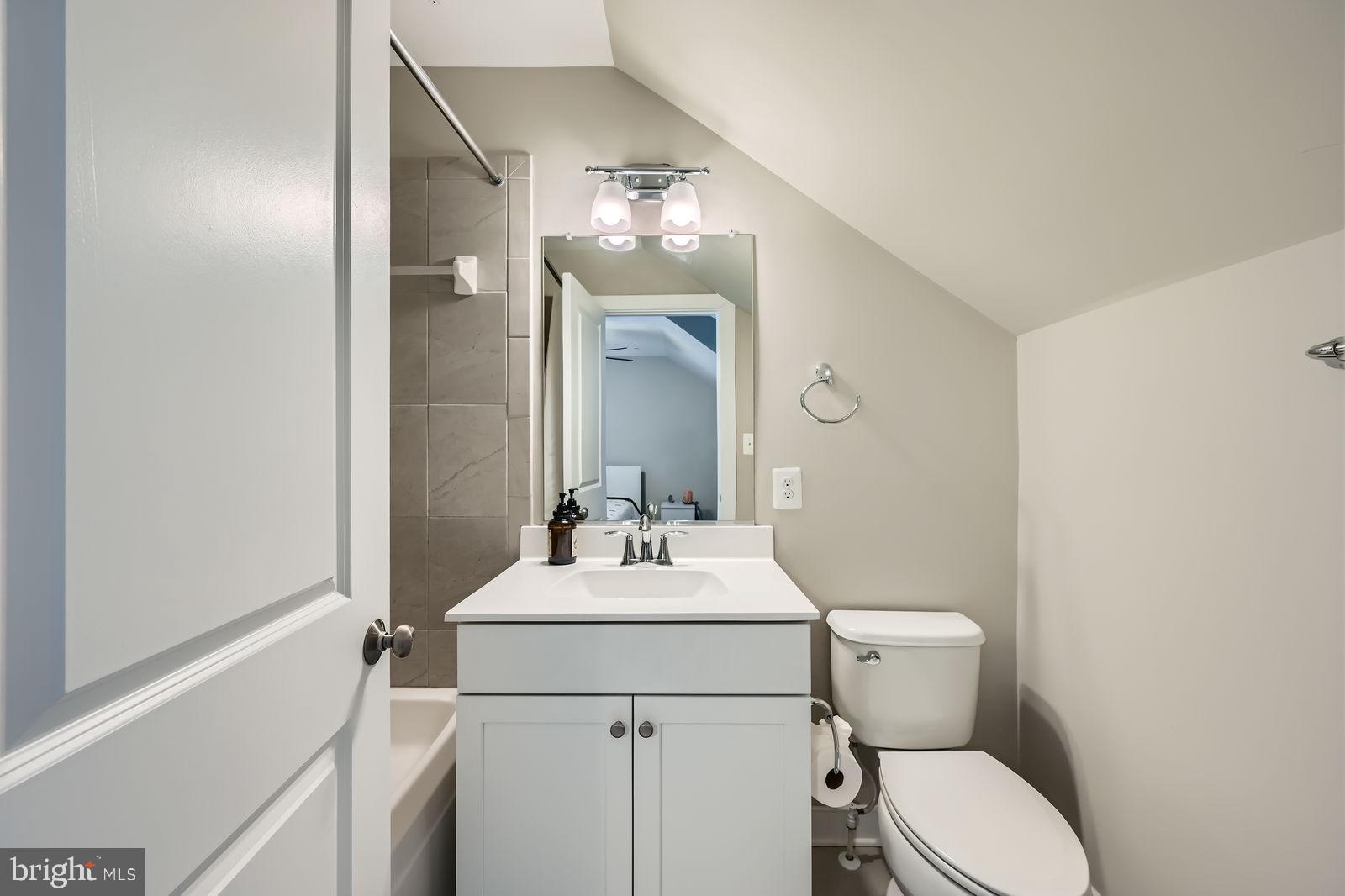 423 E JEFFERSON AVENUE