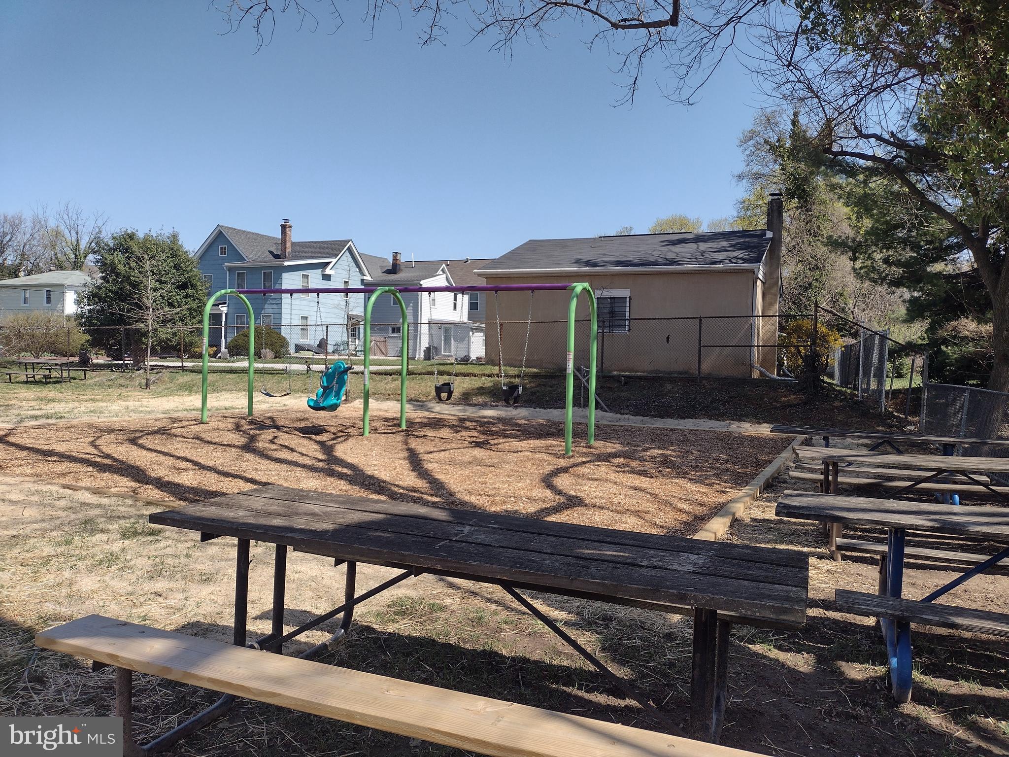 423 E JEFFERSON AVENUE