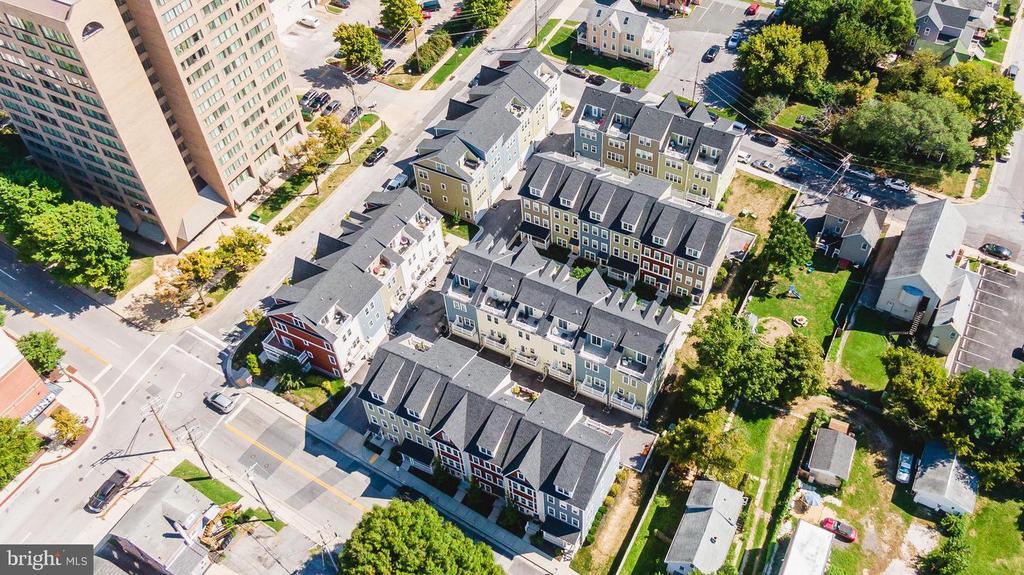 423 E JEFFERSON AVENUE