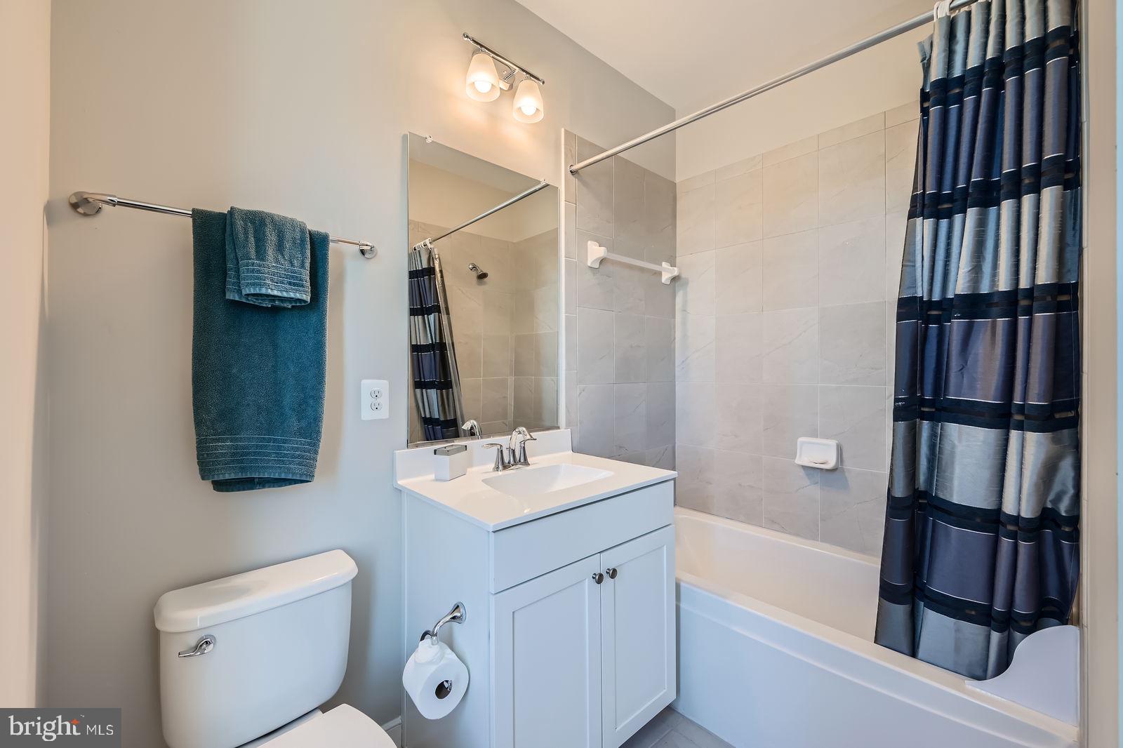 423 E JEFFERSON AVENUE