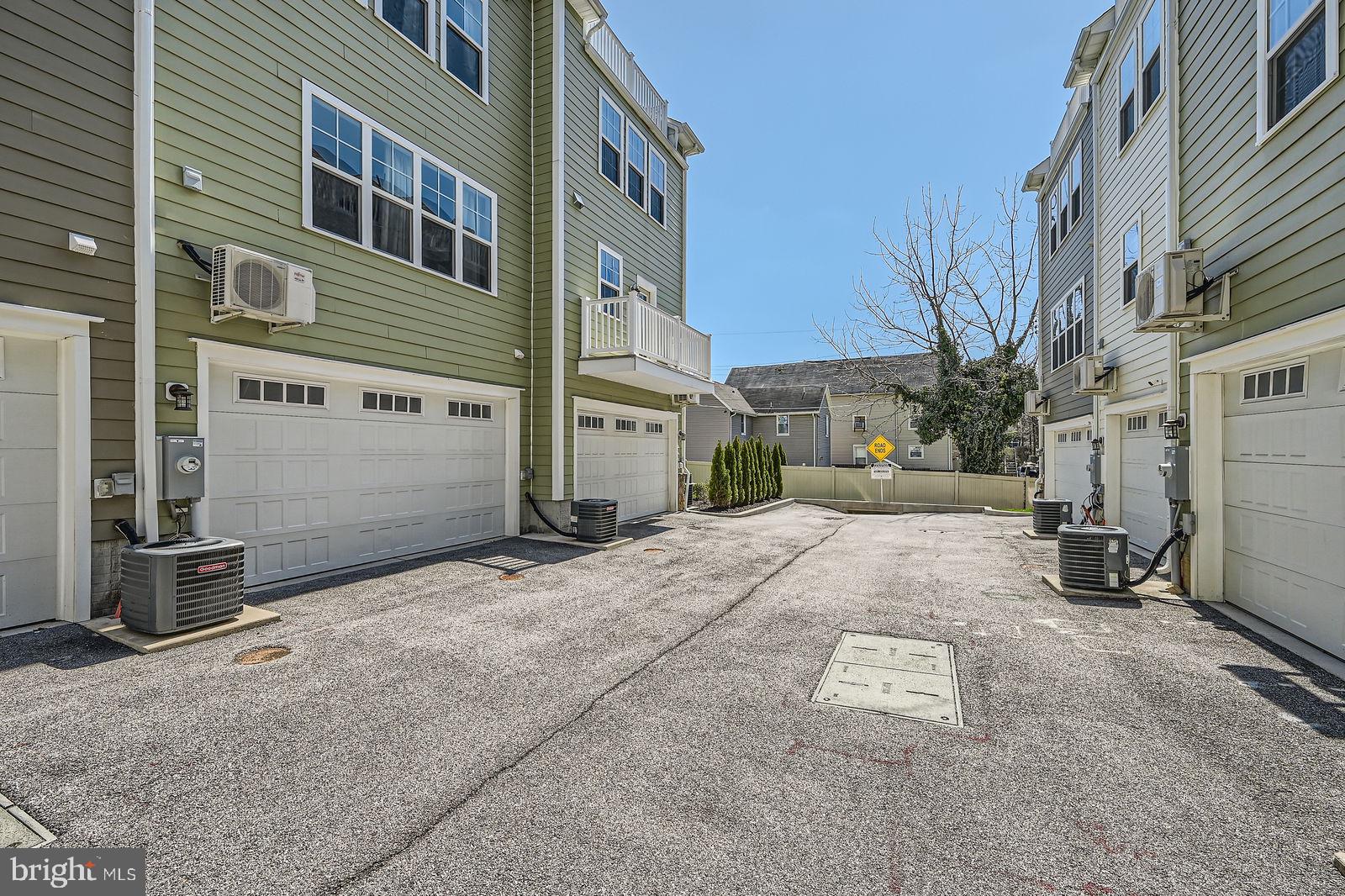 423 E JEFFERSON AVENUE