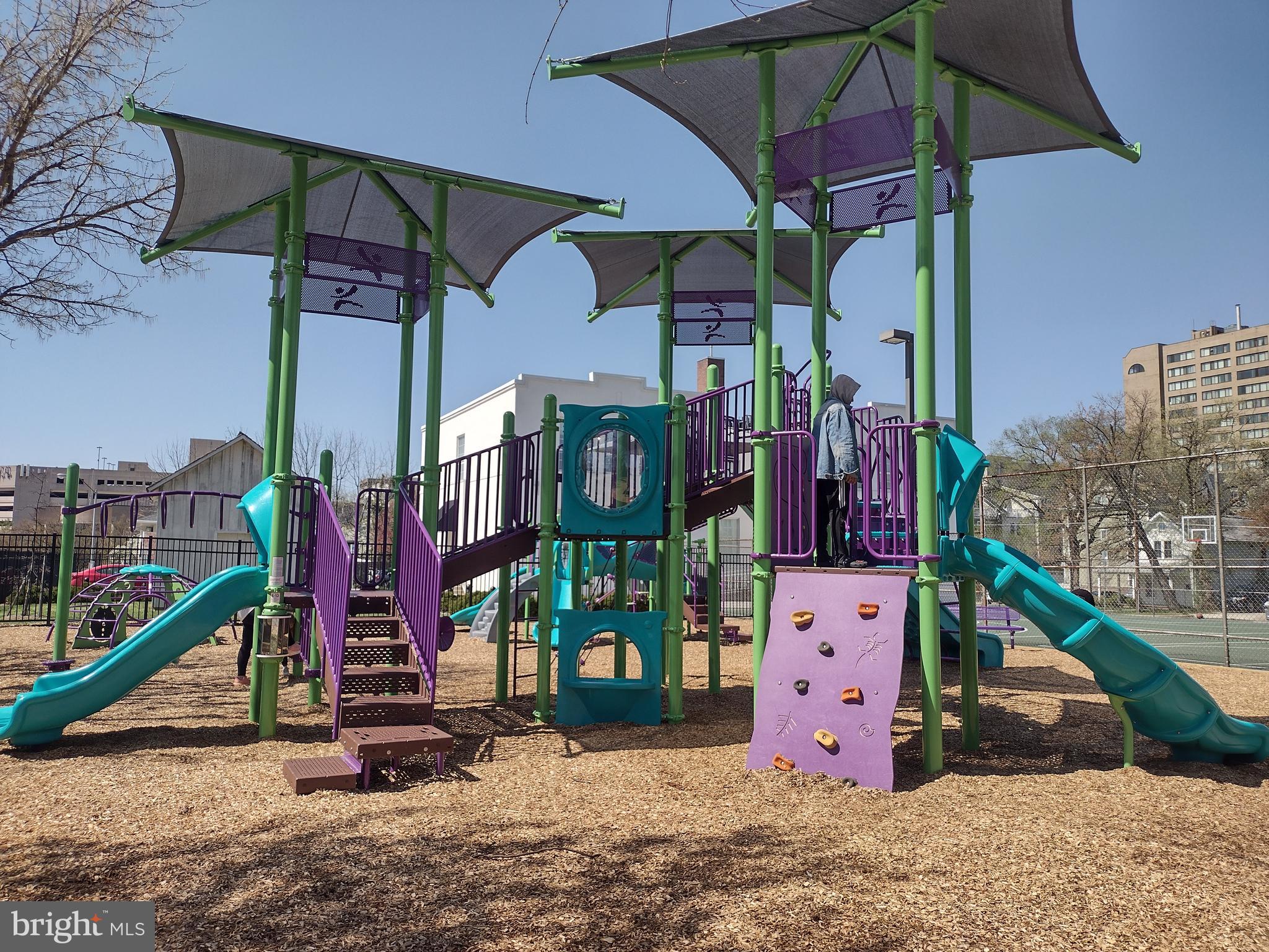 423 E JEFFERSON AVENUE