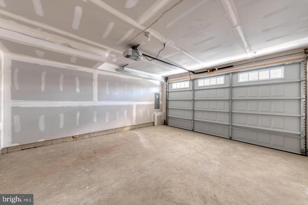 423 E JEFFERSON AVENUE