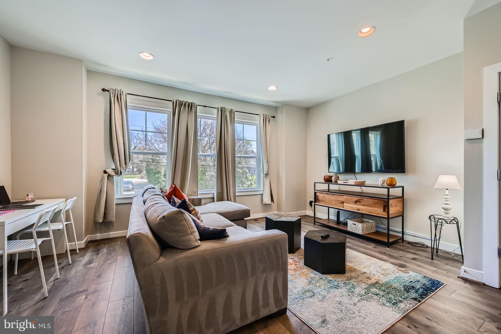 423 E JEFFERSON AVENUE