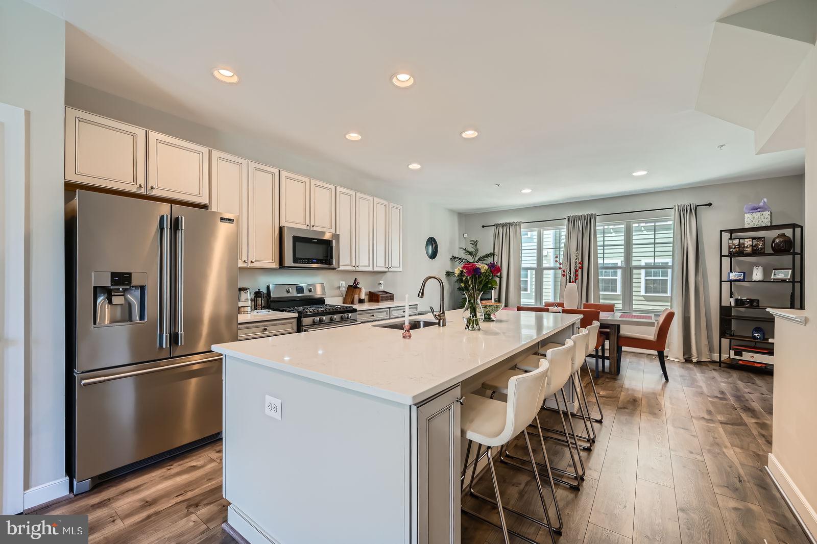 423 E JEFFERSON AVENUE