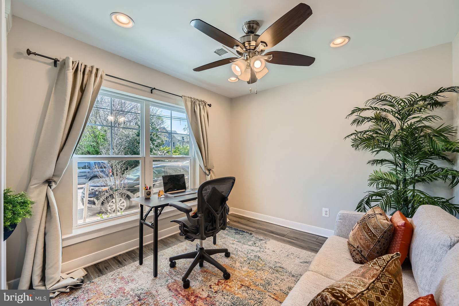 423 E JEFFERSON AVENUE