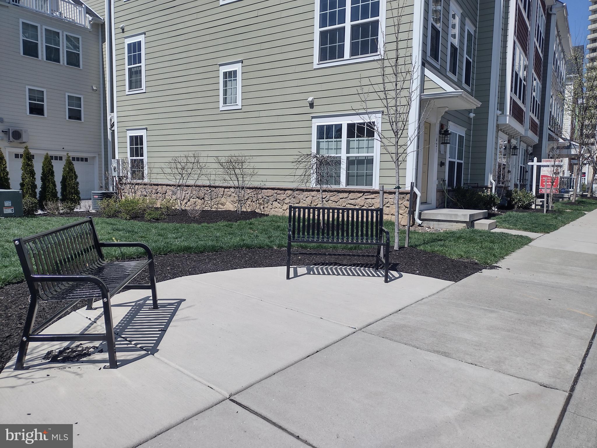 423 E JEFFERSON AVENUE