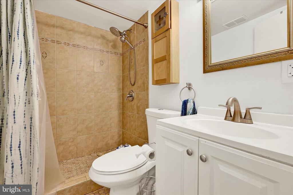 8000 VALLEY MANOR ROAD 1B