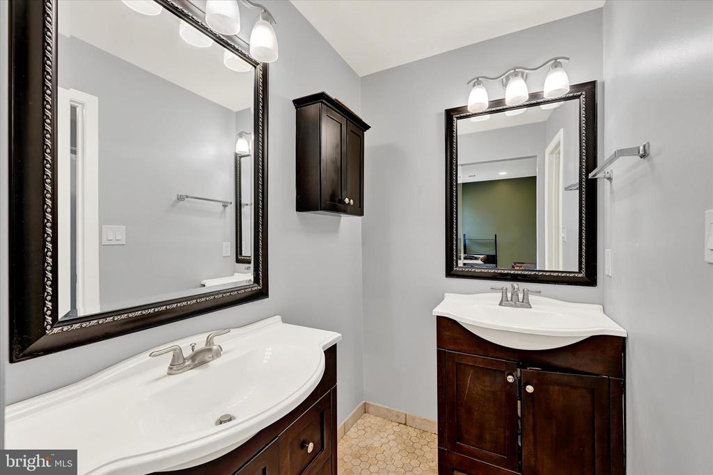 8000 VALLEY MANOR ROAD 1B