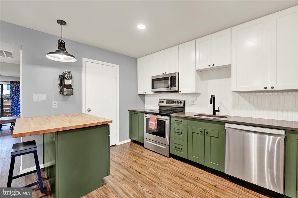 8000 VALLEY MANOR ROAD 1B