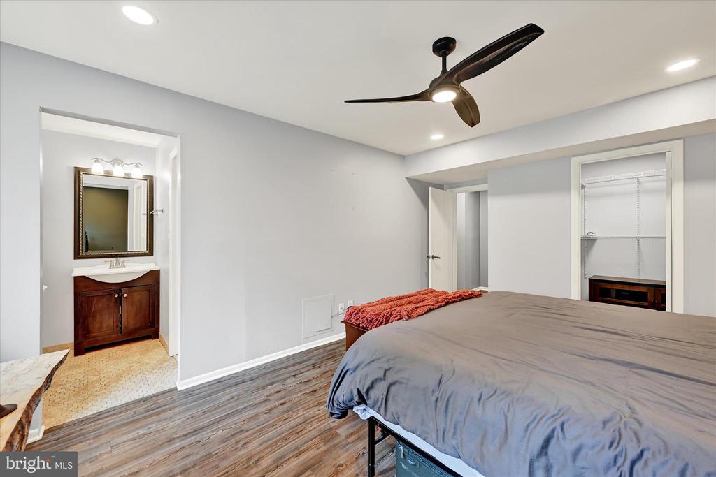 8000 VALLEY MANOR ROAD 1B