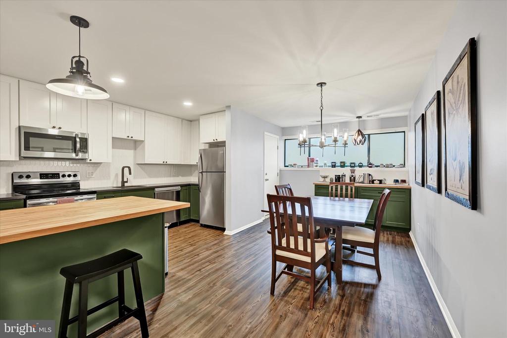 8000 VALLEY MANOR ROAD 1B
