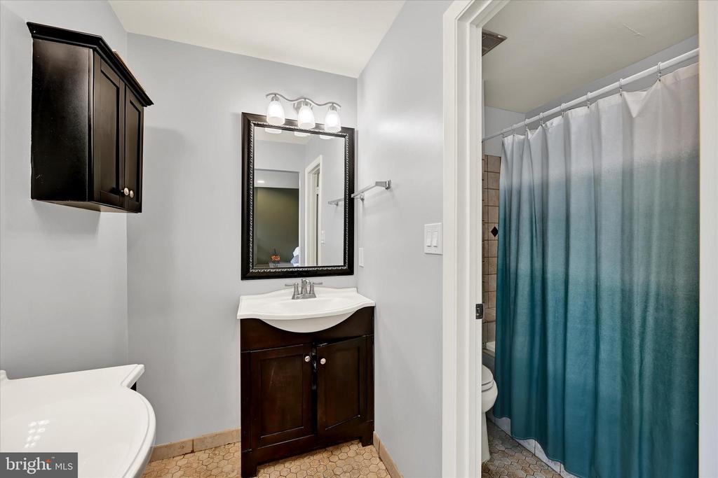 8000 VALLEY MANOR ROAD 1B