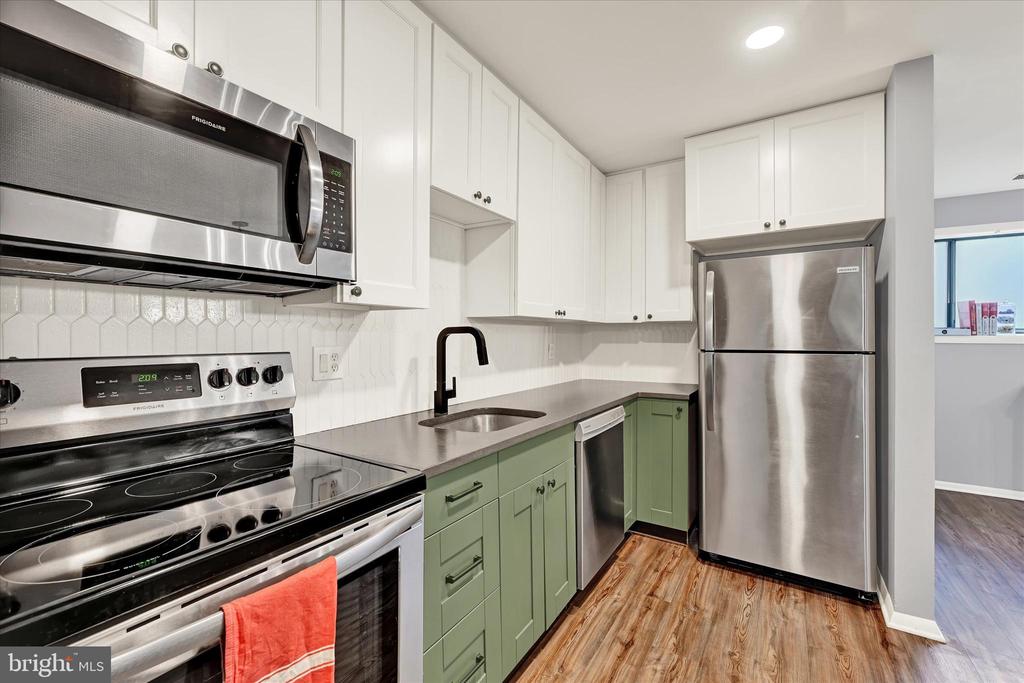 8000 VALLEY MANOR ROAD 1B