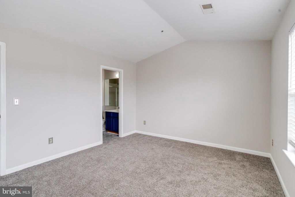 658 HUNTING FIELDS ROAD