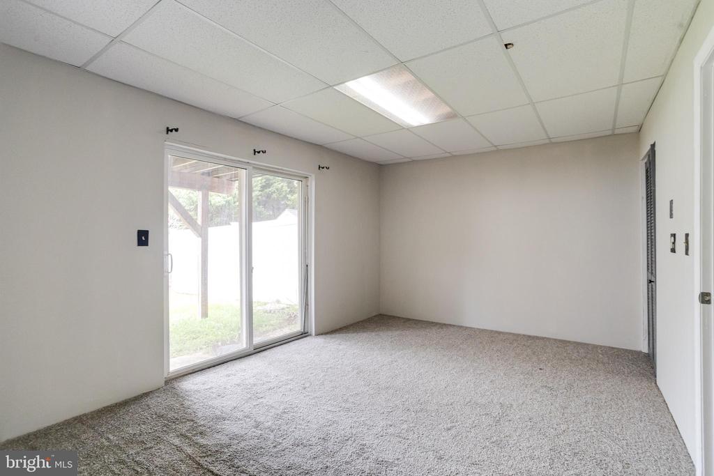 658 HUNTING FIELDS ROAD