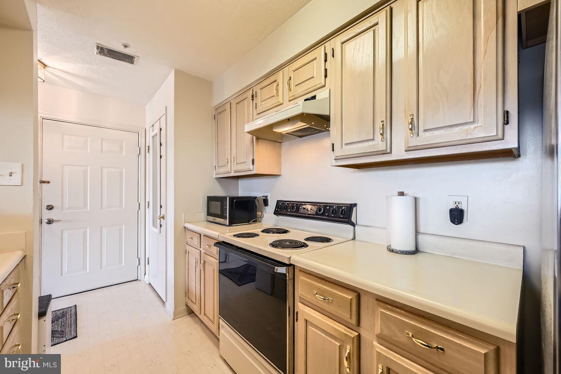 77 LAUREL PATH COURT 4