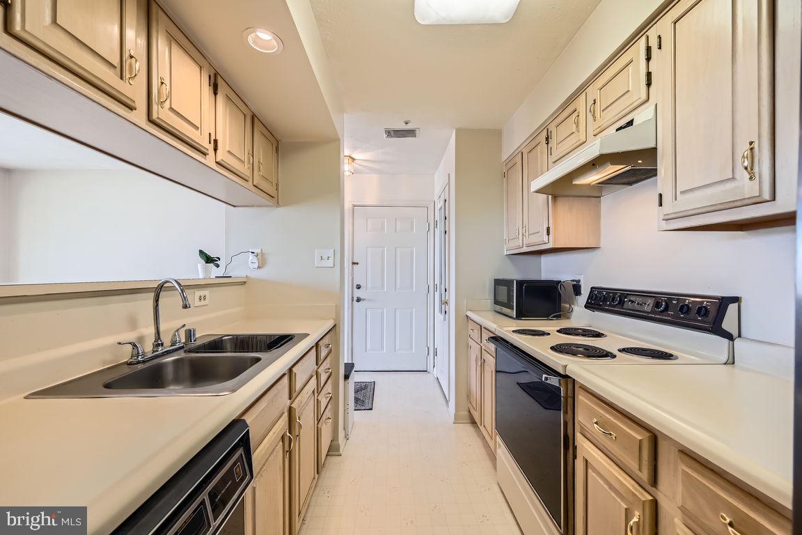 77 LAUREL PATH COURT 4